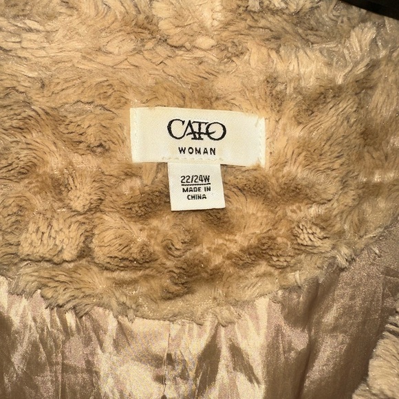 Soft and cozy Catos faux fur vest - Picture 2 of 4